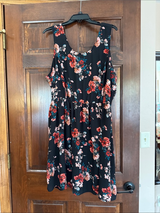 Cozy Casual Dresses & Skirts - Cozy Casual Floral Sleeveless Black Dress with Red & Pink Blooms